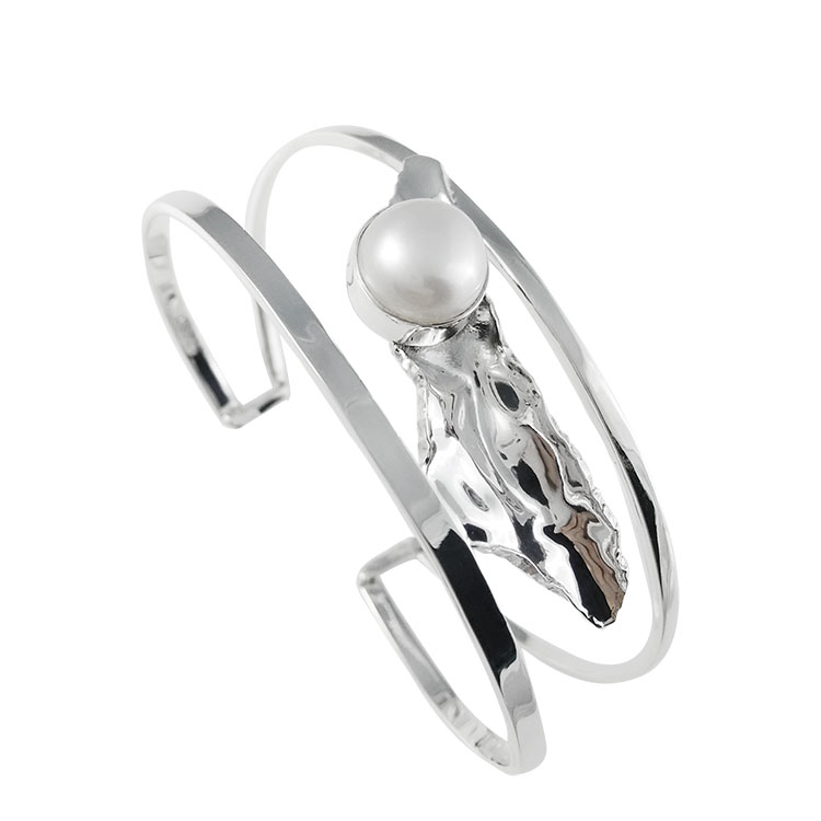 Polished silver pearl bracecuff,B8145P